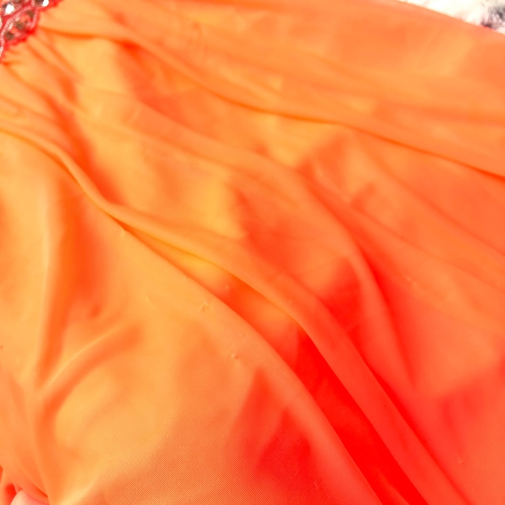 Dress - Picture 5 of 8